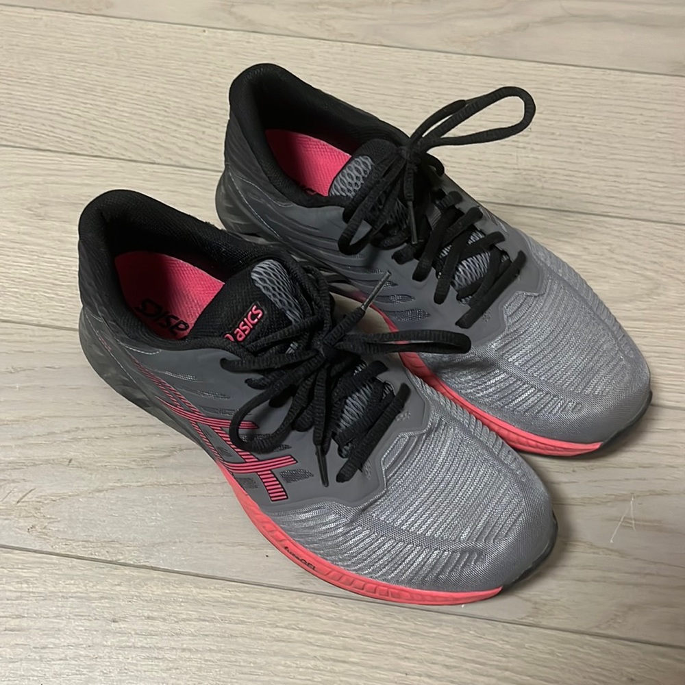ASICS sneakers- great condition size 9